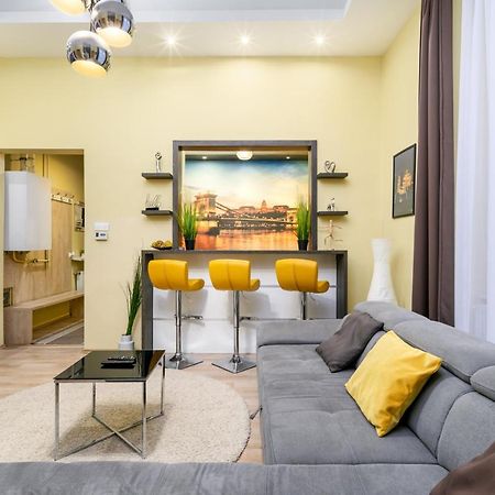 Downtown Deluxe-Two Bedroom Apartment With Sauna 부다페스트 외부 사진